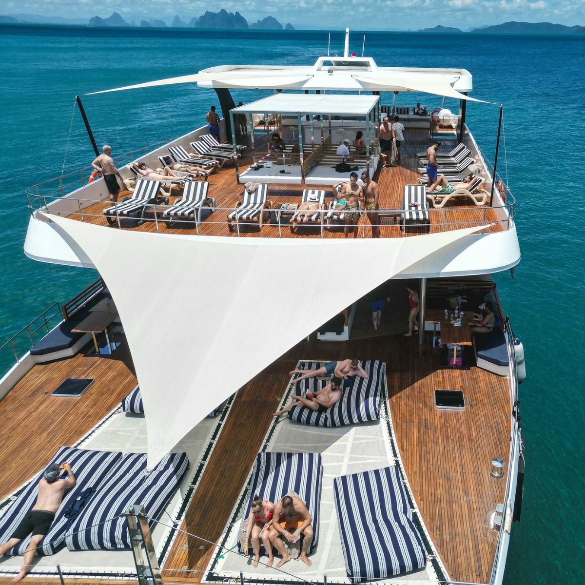 Luxury Boat to James Bond Islands with Lunch and Sunset Dinner