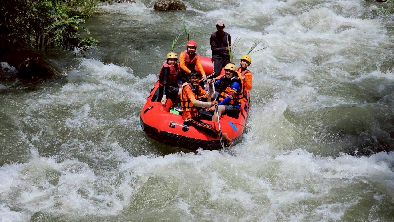 Thipthara Rafting Program 1
